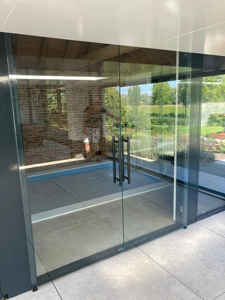 Dubbele schuifdeur als praktische en elegante oplossing