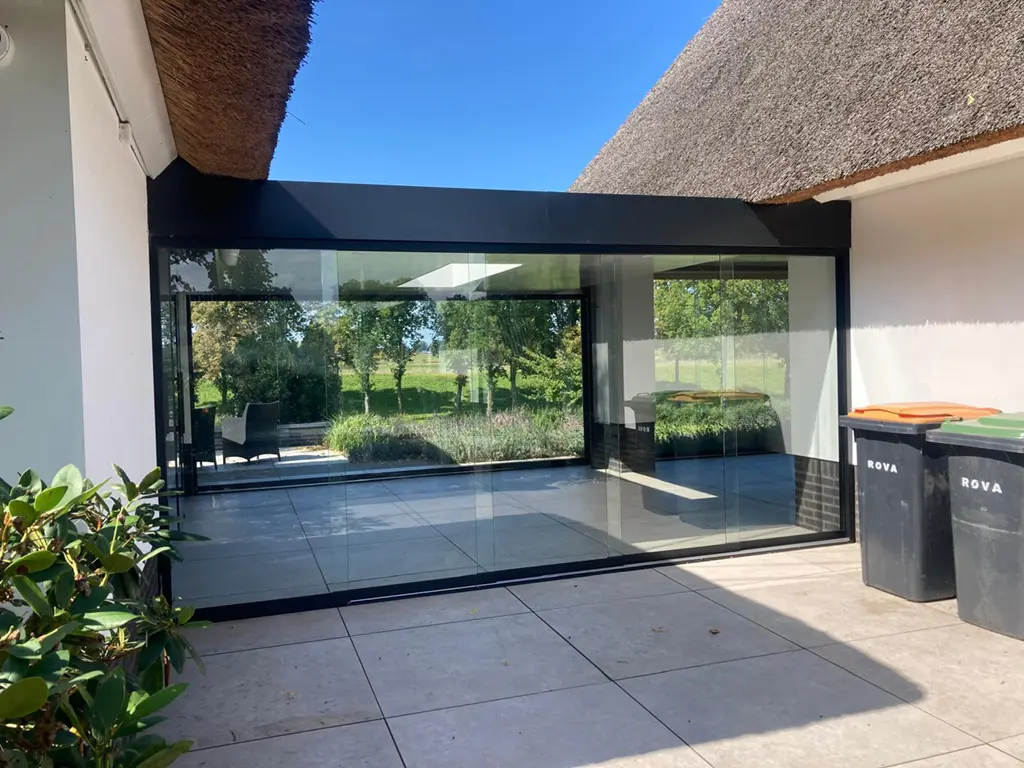 Dubbele glazen schuifdeur gemonteerd door IJsselglas