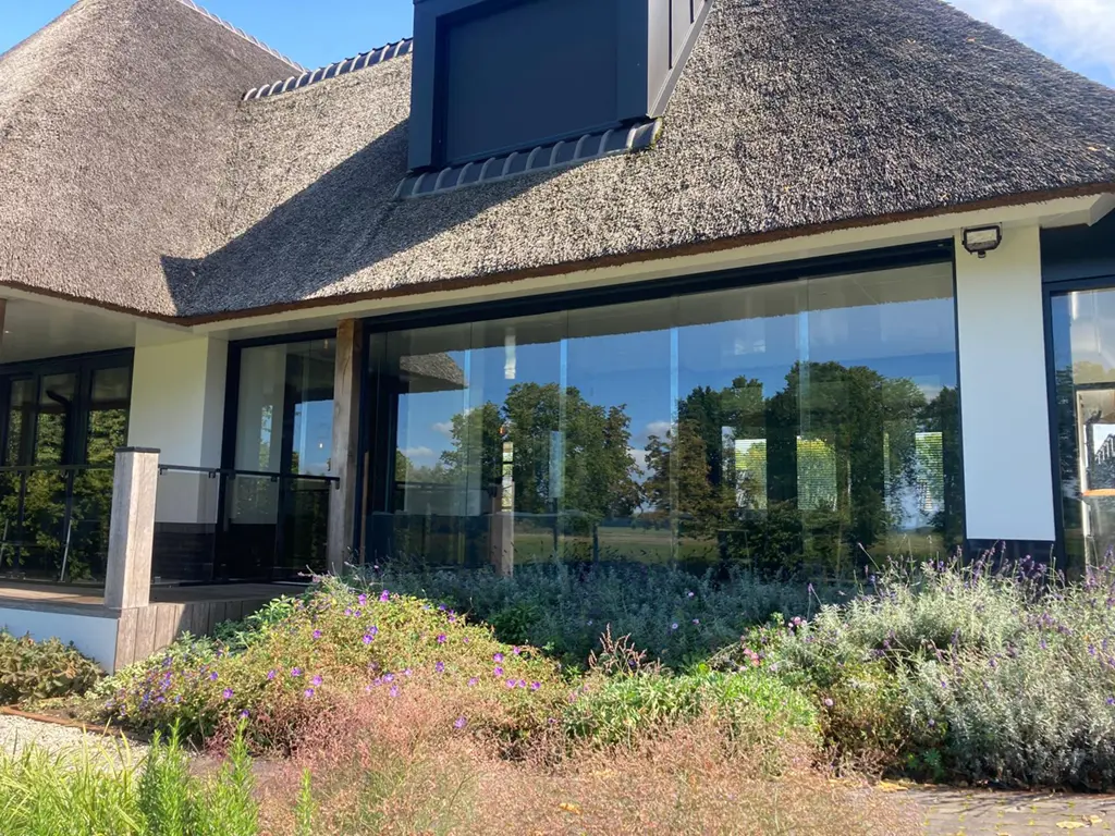 Glazen schuifwanden project Wijhe – IJsselglas montage