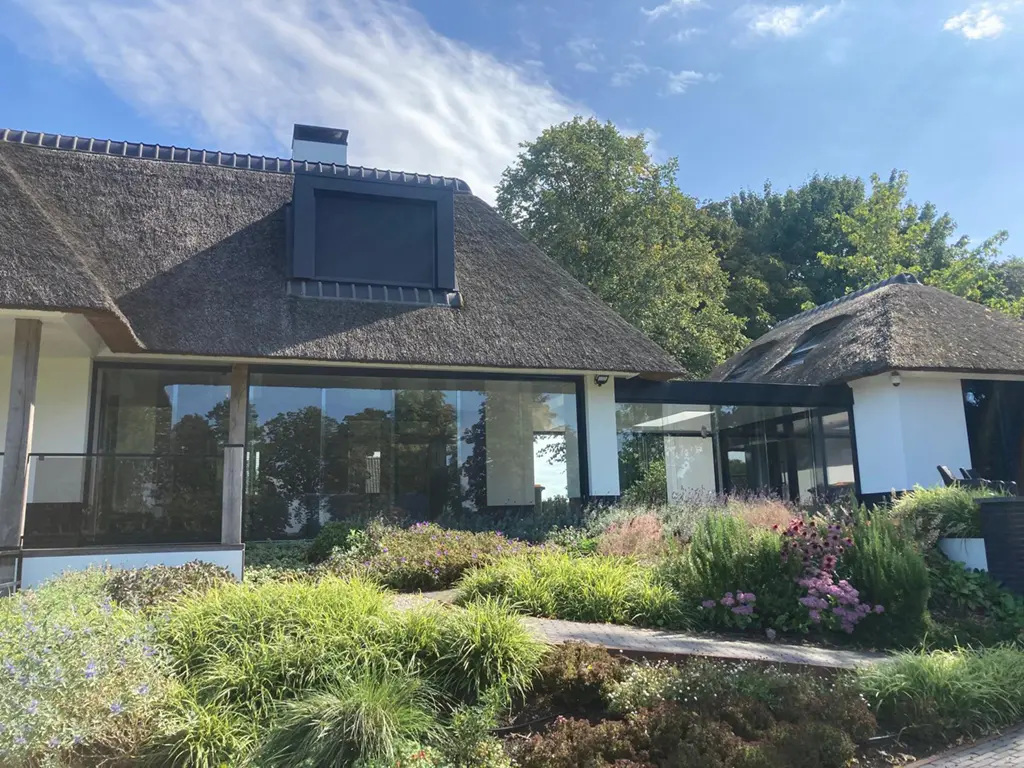 Project in Wijhe: stijlvolle glazen schuifwanden op maat