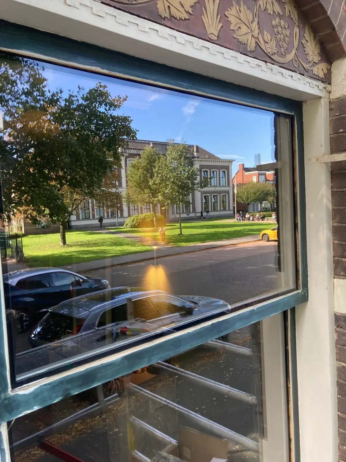 Installatie van dun monumentaal isolatieglas met behoud van klassieke uitstraling